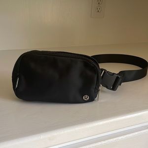 Lululemon Athletica Everywhere Beltbag black